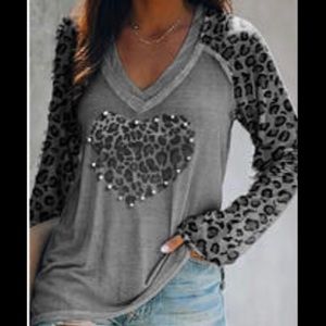 {S-2X} Animal print Heart & Sleeve Contrast Top